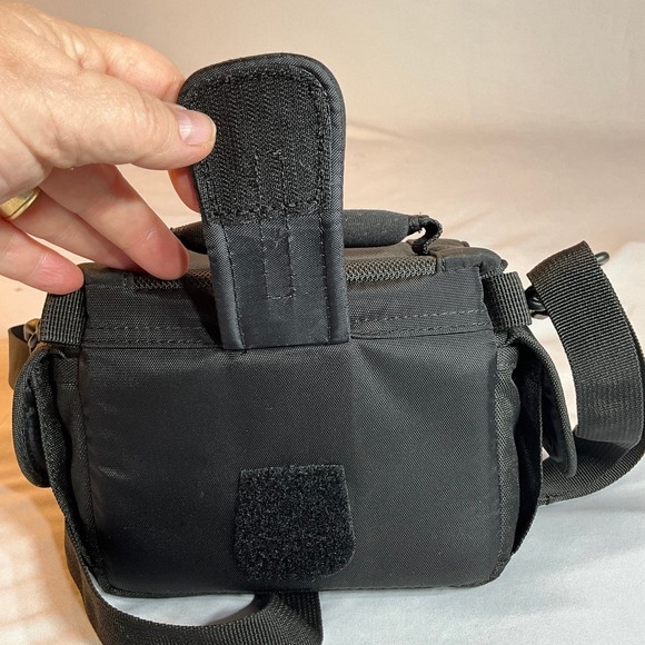 Lowepro Compact Digital Camera Bag - Adjustable Strap & Handle for Easy Portable - Picture 6 of 10